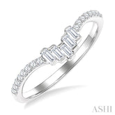 1/4 Ctw Baguette Cut Chevron Centerpiece Round Cut Diamond Wedding Band in 14K White Gold
