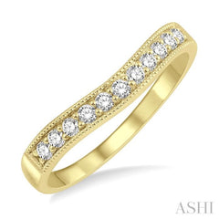 1/4 Ctw Curved Center Milgrain Border Round Cut Diamond Wedding Band in 14K Yellow Gold