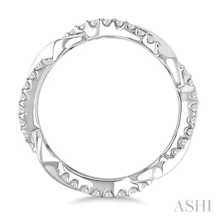 1/2 Ctw Twisted Round Cut Diamond Eternity Wedding Band in 14K White Gold