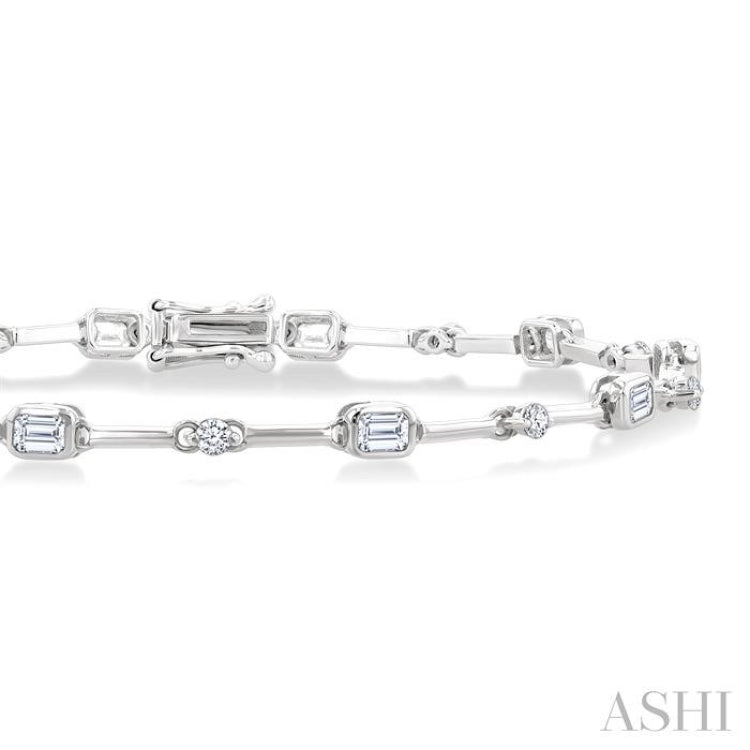 1 1/3 Ctw Bezel Set Emerald and Round Cut Diamond Bar Link Bracelet in 14K White Gold