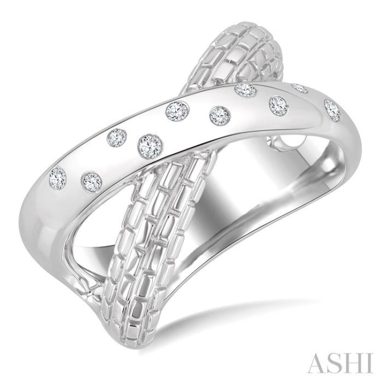 1/10 Ctw Split Criss Cross Round Cut Diamond Fashion Ring in Sterling Silver