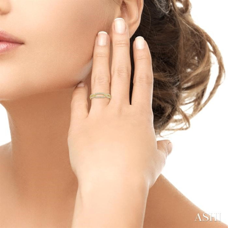 1/5 Ctw Round Cut Diamond Paperclip Ladies Ring in 14K Yellow Gold
