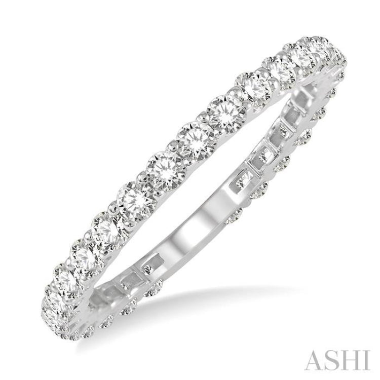 1 Ctw Round Cut Diamond Eternity Band in 14K White Gold
