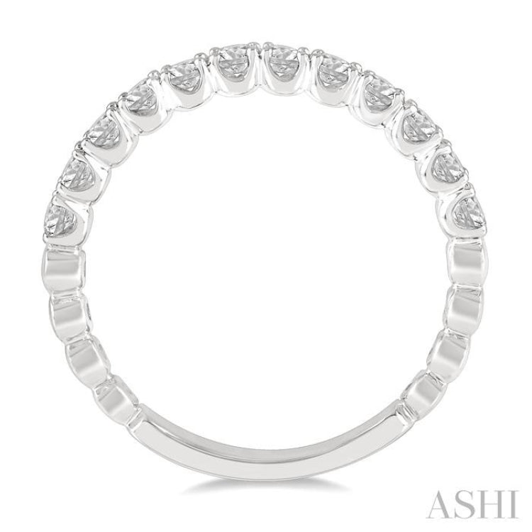 1/2 Ctw Lattice Round Cut Diamond Wedding Band in 14K White Gold