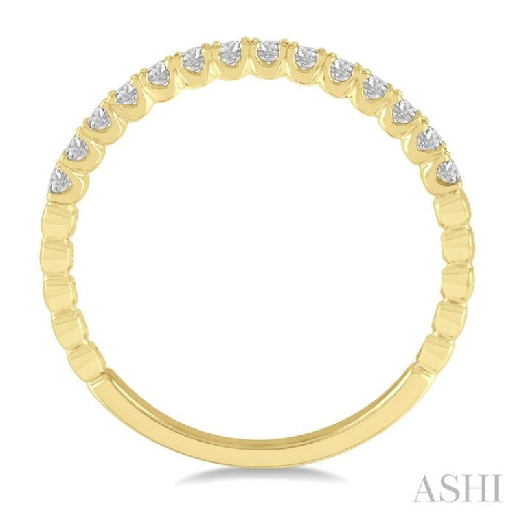 1/4 Ctw Lattice Round Cut Diamond Wedding Band in 14K Yellow Gold