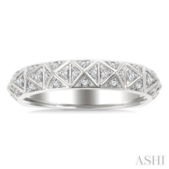 1/5 Ctw Pyramid Accent Round Cut Diamond Fashion Band in 10K White Gold