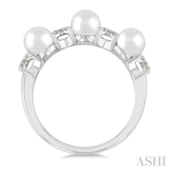 1/10 Ctw 5MM White Pearl and Floral Round Cut Diamond Fashion Band in 14K White Gold