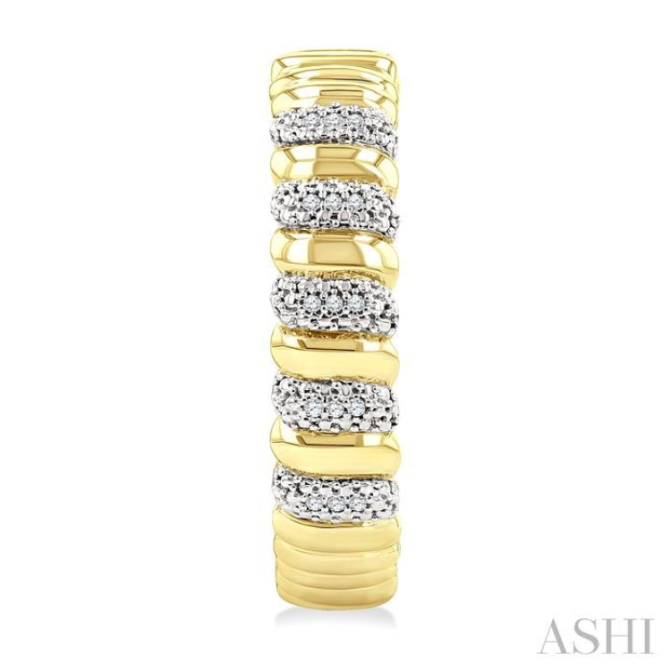 1/10 Ctw Bold Ribbed Swirl Round Cut Diamond Fashion Hoop Earring in Yellow Gold Vermeil