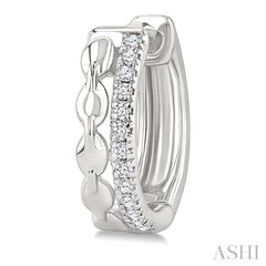 1/10 Ctw Round Cut Diamond Open Link Petite Huggie Earrings in 10K White Gold