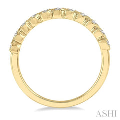 1/10 Ctw Leaf Motif Round Cut Diamond Stackable Band in 14K Yellow Gold