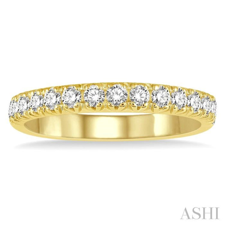 1/2 Ctw 15Stones Round Cut Diamond Wedding Band in 14K Yellow Gold
