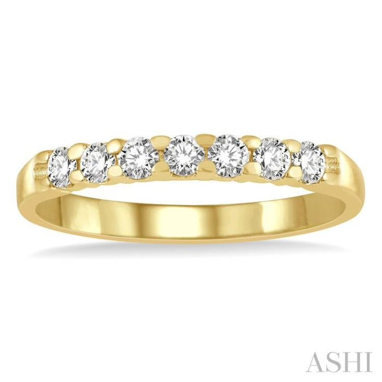 1/3 Ctw 7 Stone Round Cut Diamond Wedding Band in 14K Yellow Gold