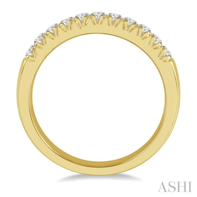 1/3 Ctw 11 Stone Round Cut Diamond Wedding Band in 14K Yellow Gold