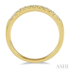 1/4 Ctw 11 Stone Round Cut Diamond Wedding Band in 14K Yellow Gold