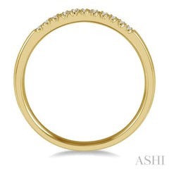 1/10 Ctw 11 Stone Round Cut Diamond Wedding Band in 14K Yellow Gold