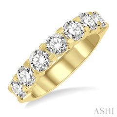 1 1/2 Ctw 7 Stone Round Cut Diamond Wedding Band in 14K Yellow Gold