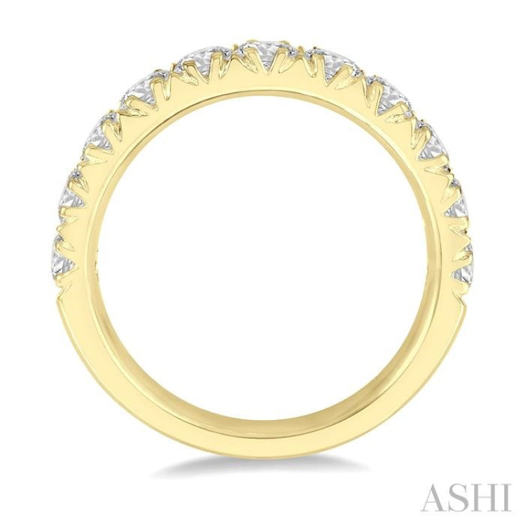 1 1/2 Ctw 11 Stone Round Cut Diamond Wedding Band in 14K Yellow Gold