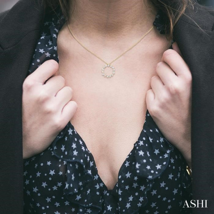 1 Ctw Circle Multi-Cut Diamond Fashion Pendant With Chain in 14K Yellow Gold