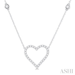 1/2 Ctw Round Cut Diamond Heart Fashion Station Necklace in 10K White Gold