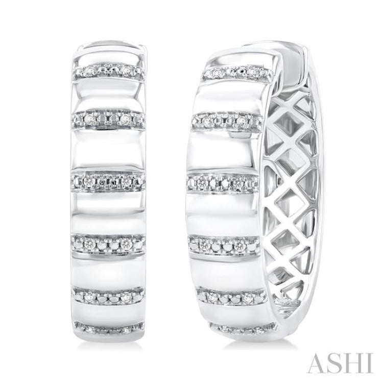 1/10 Ctw Ribbed Round Cut Diamond Pirouette Bold Fashion Hoop Earrings in Sterling Silver