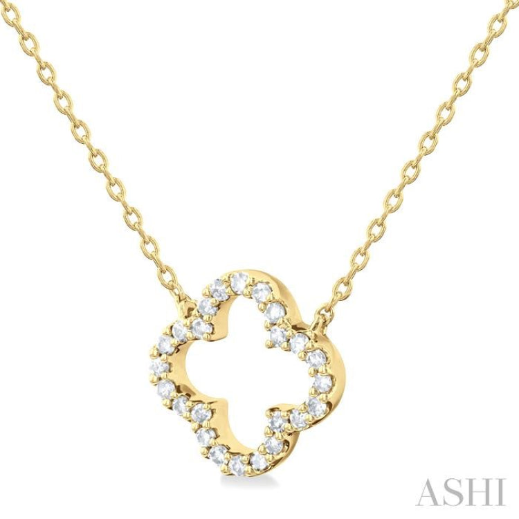 1/8 Ctw Petite Clover Round Cut Diamond Fashion Pendant With Chain in 14K Yellow Gold